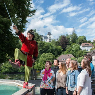 Graf Hans talking to a tourist group